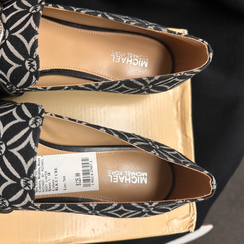 Michael Kors Black and White Flats size 7m - Picture 2 of 6
